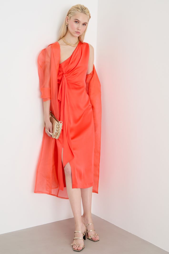 One-shoulder satin dress Intrend