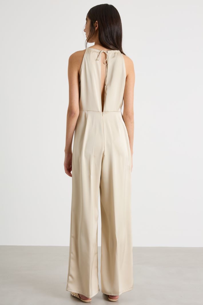 Satin halterneck jumpsuit Intrend - 4
