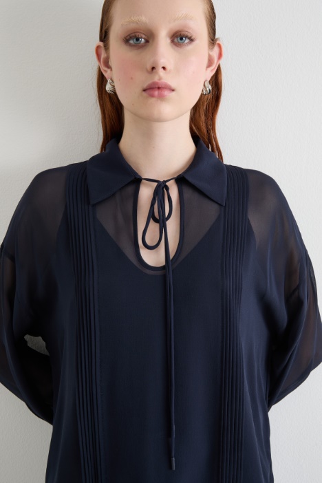 Blusa con maniche a sbuffo