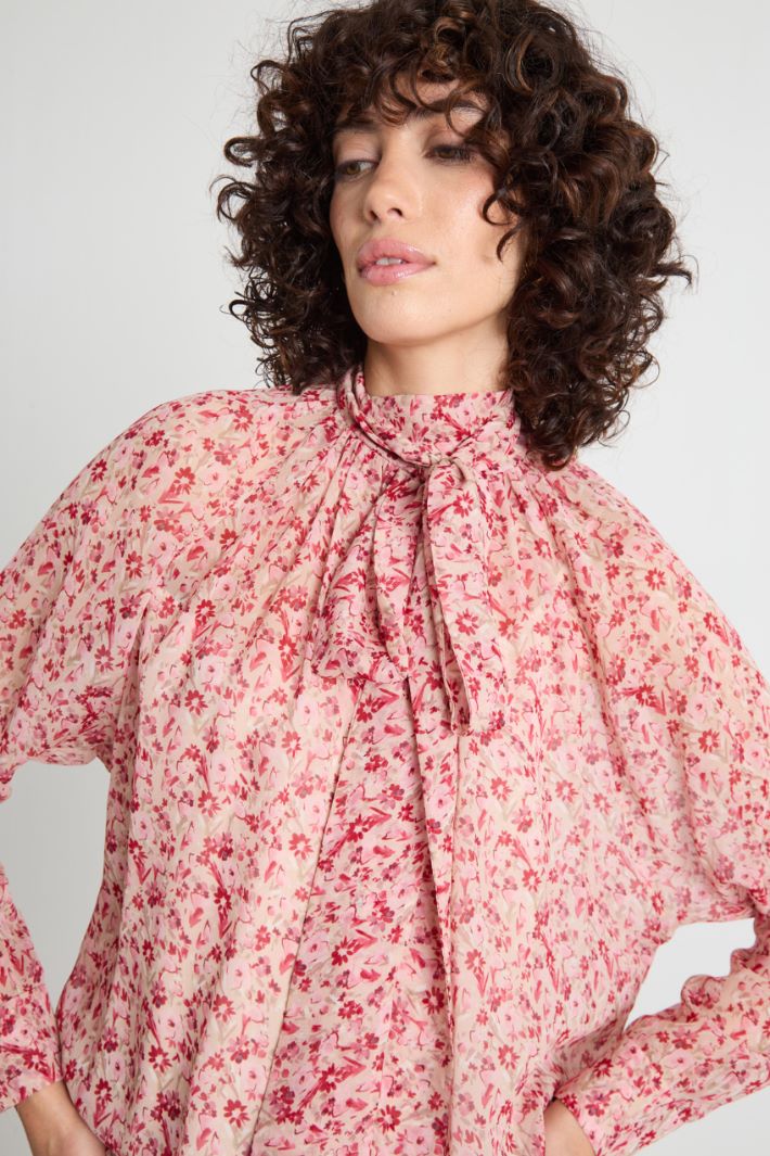 Blusa con collo a foulard Intrend - 3