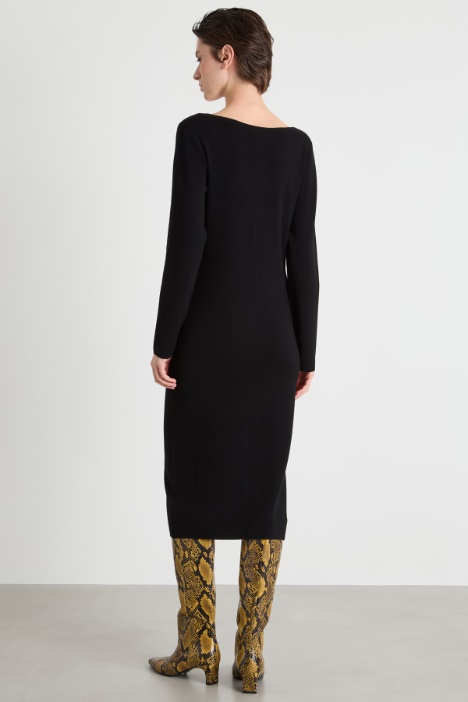 Abito in maglia con scollo a V