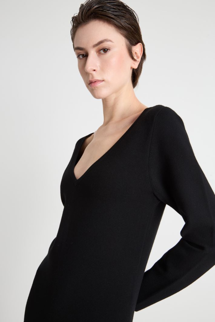 V-neck knit dress Intrend - 3