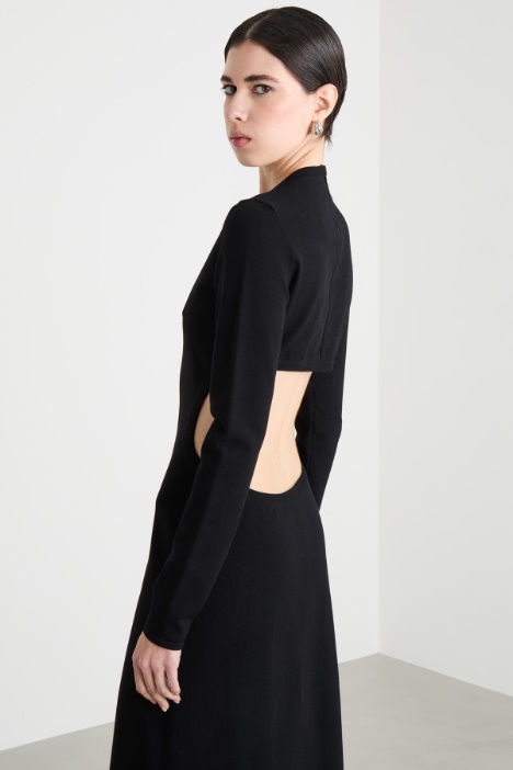 Abito aderente con cut-out sul retro
