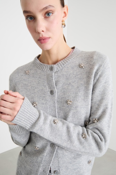 Cardigan con ricami bijou