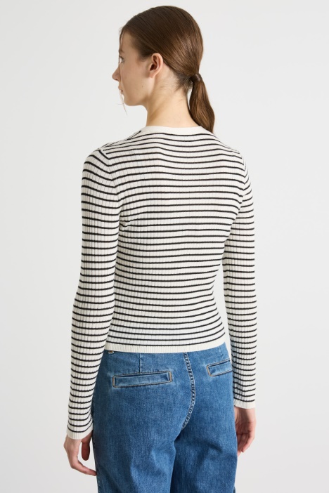 Cardigan aderente con scollo a V