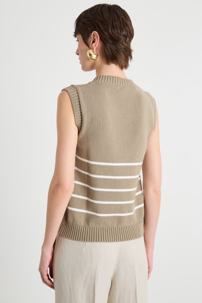 V-neck gilet Intrend - 4