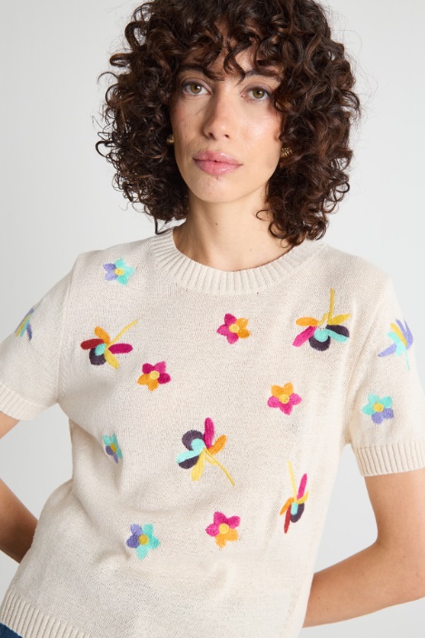 Maglia con fiori ricamati