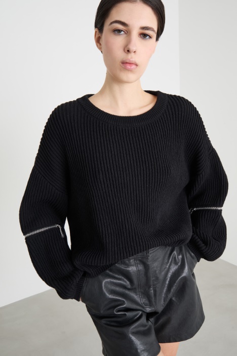 Maglia con zip apribili sulle maniche