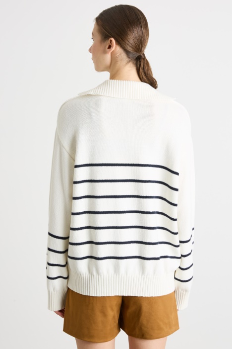 Jersey ancho con cuello en punta