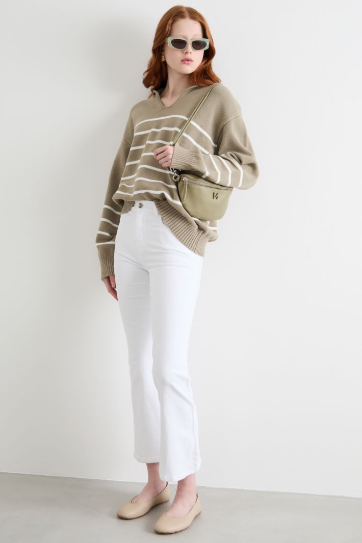 Loose-fit jumper with pointed collar Intrend