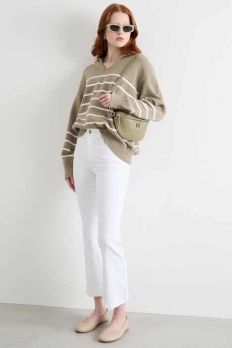 Loose-fit jumper with pointed collar Intrend