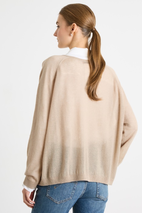 Maglia con ampio scollo a V