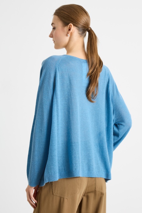 Maglia con ampio scollo a V