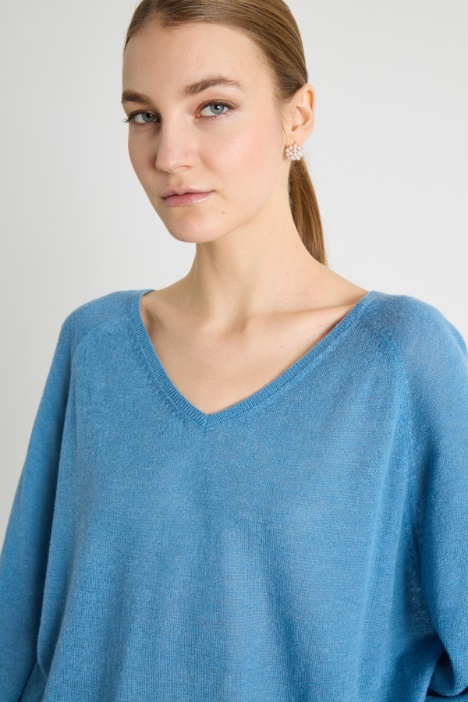 Maglia con ampio scollo a V