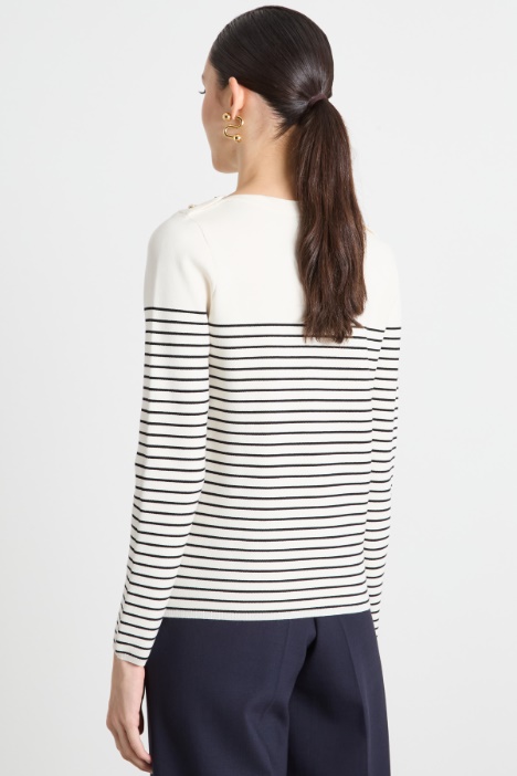 Jersey con botoncitos en los hombros