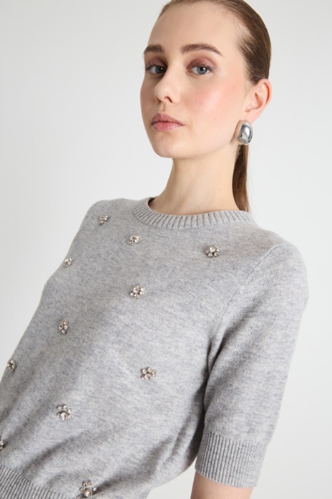 Maglia con ricami bijou