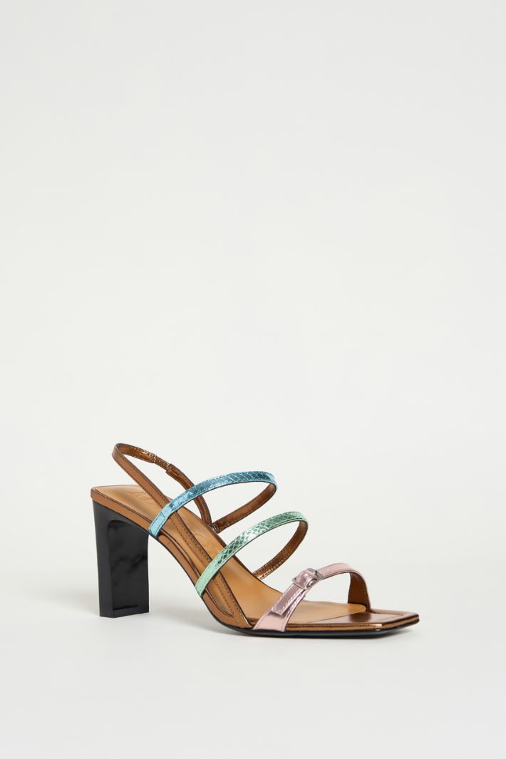 Metallic-finish sandals Intrend - 2