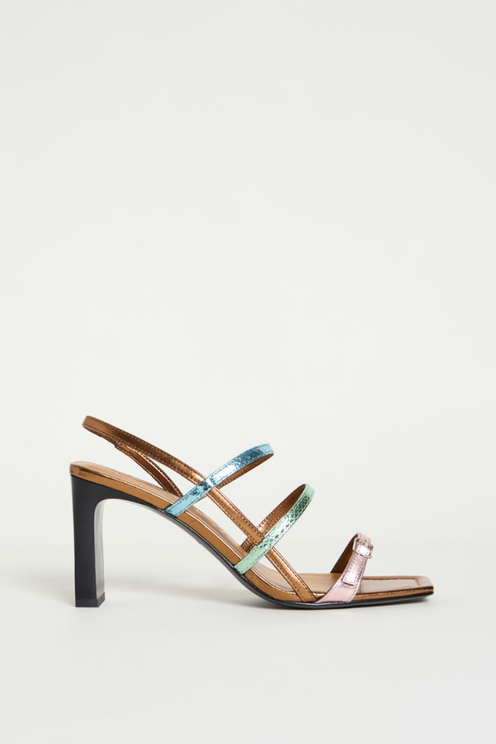Metallic-finish sandals Intrend