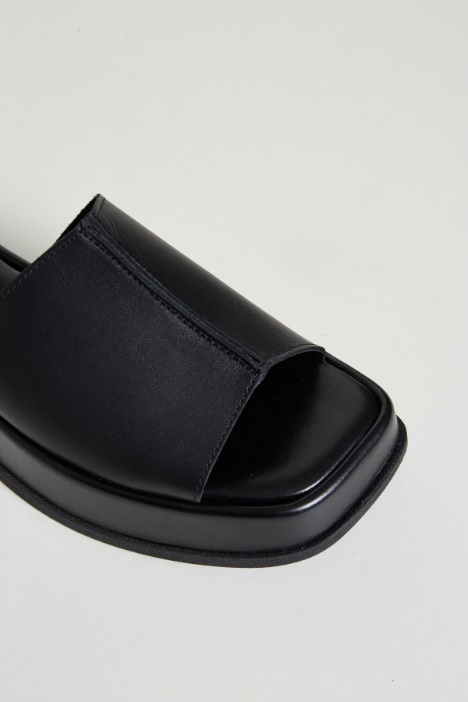 Sandali platform in pelle