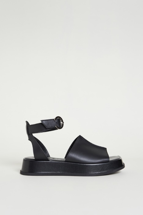 Leather platform sandals Intrend