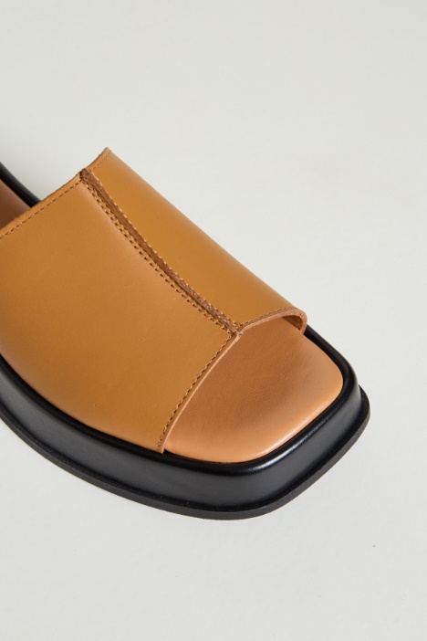 Sandali platform in pelle