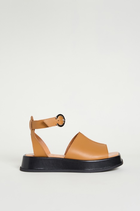 Leather platform sandals Intrend