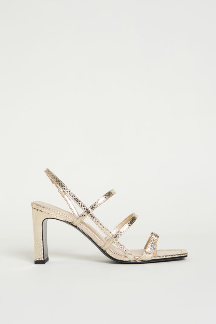 Laminate-coated fabric sandals Intrend