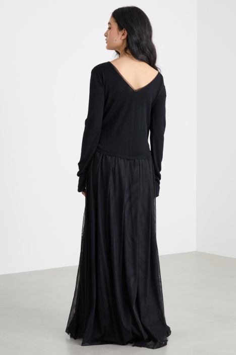 Abito lungo in maglia e tulle