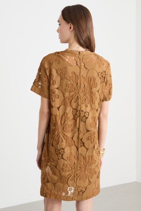 Vestido corto de encaje