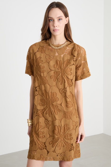 Vestido corto de encaje