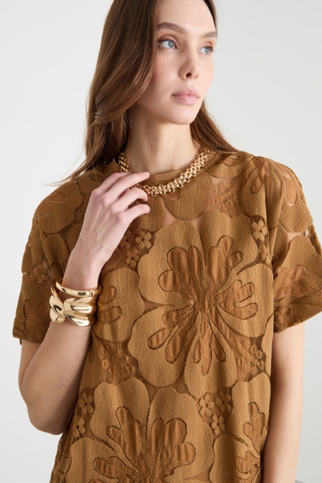 Vestido corto de encaje