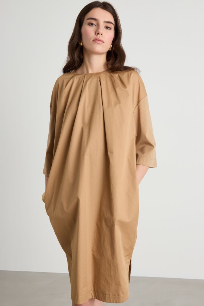 Cocoon dress with stitched-down pleats Intrend - 2