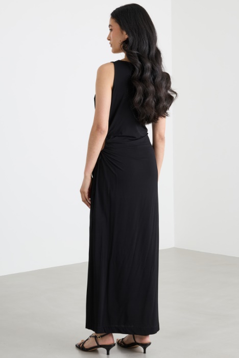 Abito aderente con cut-out