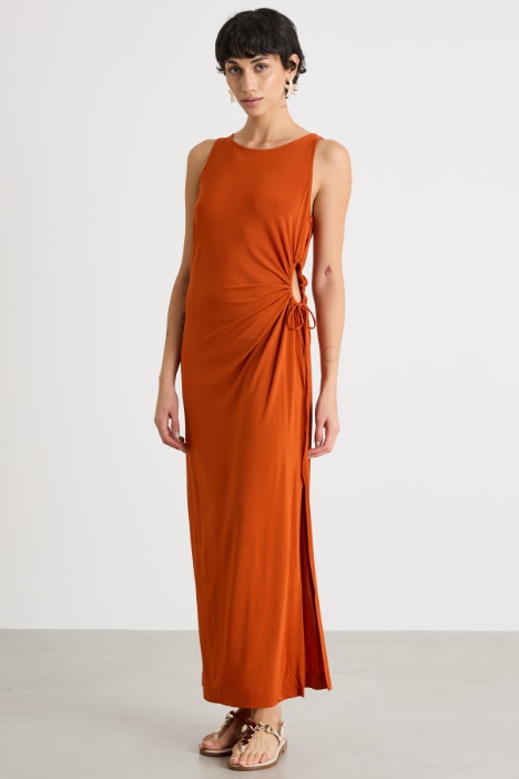 Abito aderente con cut-out