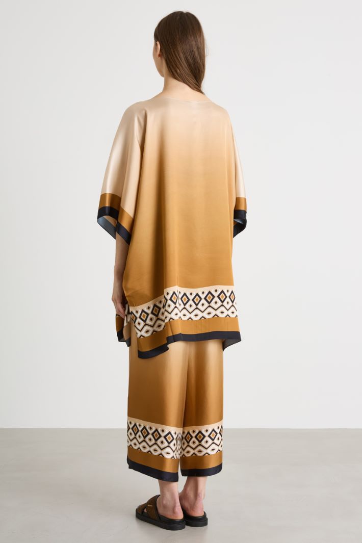 Oversized printed satin tunic Intrend - 4
