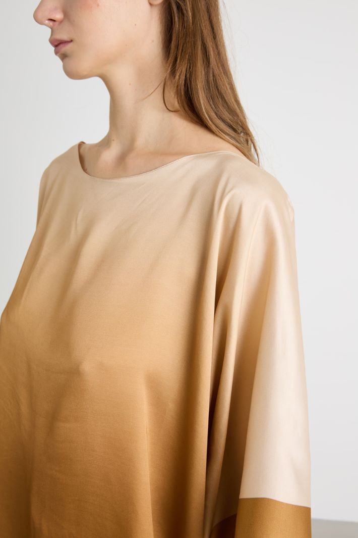 Oversized printed satin tunic Intrend - 3
