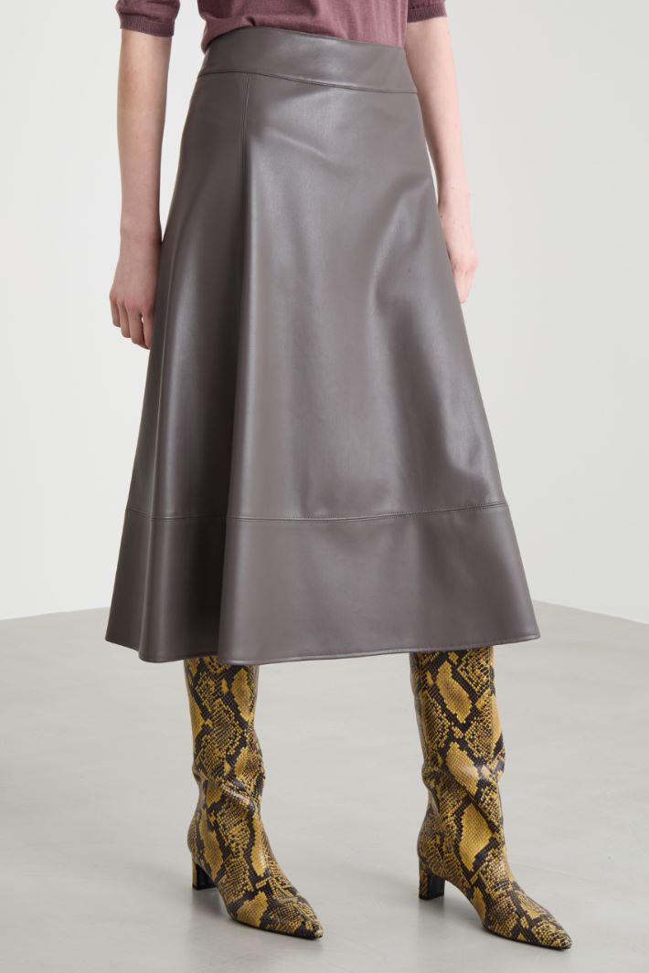 A-line skirt in coated fabric Intrend - 2