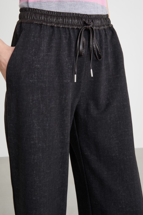 Pantalone stile joggers in jersey effetto délavé