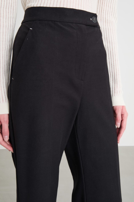 Pantalone con nervature