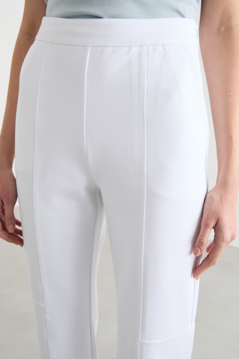 Pantalone con nervatura centrale