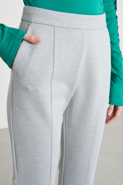 Pantalone con nervatura centrale