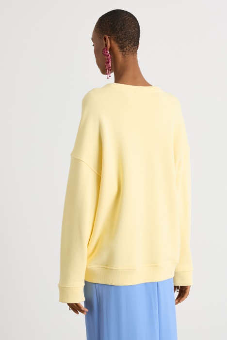 Sudadera oversize con cremallera en las mangas