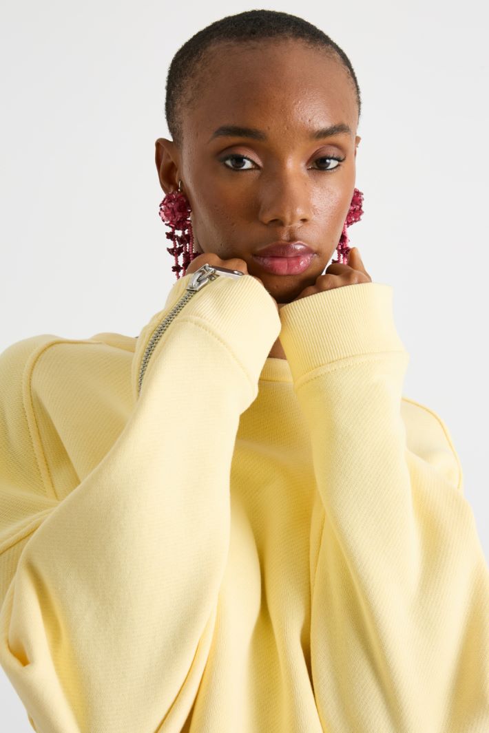 Zipped-sleeve oversized sweatshirt Intrend - 3