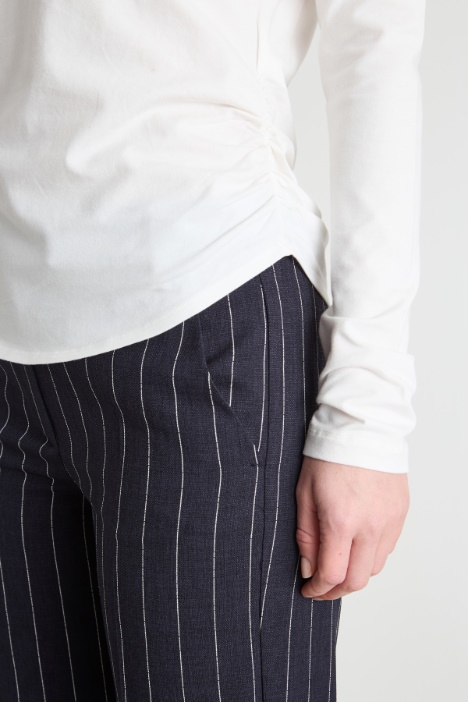 T-shirt con drappeggi