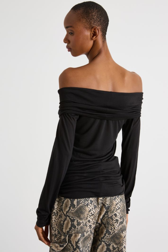 Off-the-shoulder top Intrend - 4