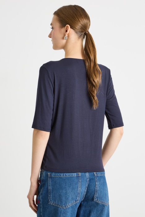 T-shirt fluida con drappeggio