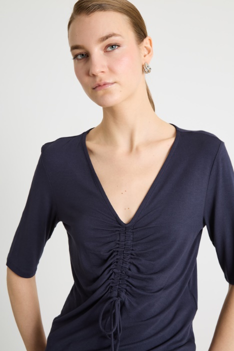 T-shirt fluida con drappeggio