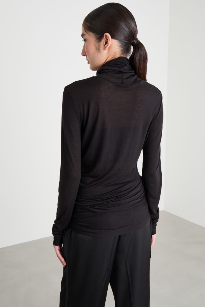 Asymmetric hem polo neck Intrend - 4