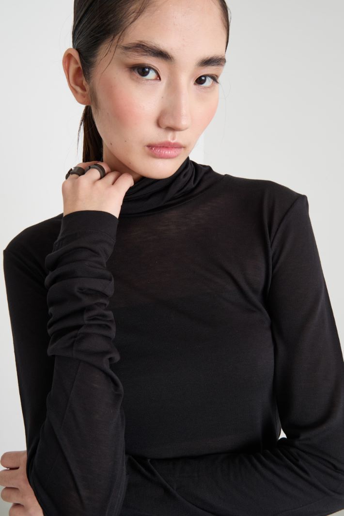 Asymmetric hem polo neck Intrend - 3