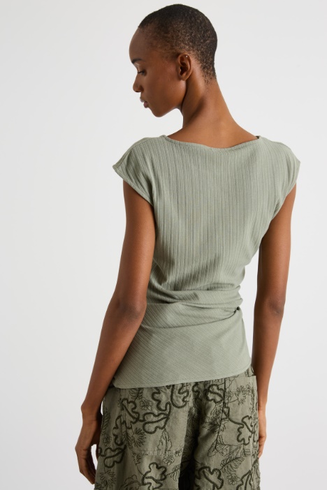 T-shirt con drappeggio